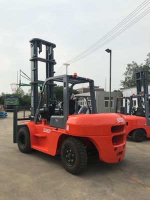Платформа грузоподъемника высоты 6000mm рангоута двигателя Isuzu поднимаясь дизельная