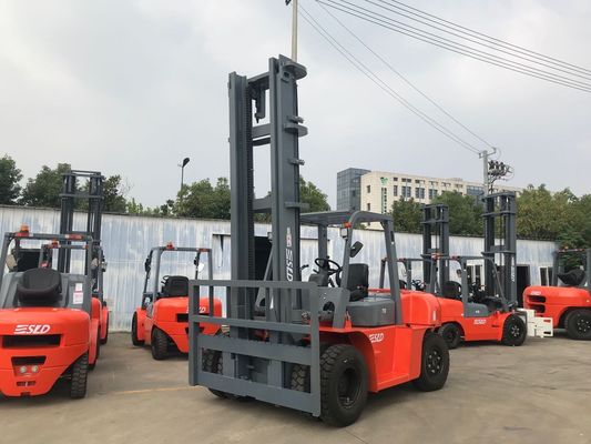 Платформа грузоподъемника высоты 6000mm рангоута двигателя Isuzu поднимаясь дизельная