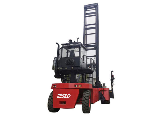 Красный пустой контейнеровоз с приводной осью Kessler D102PL341 и двигателем CUMMINS