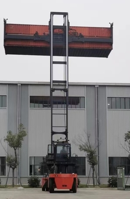 8 пустого тонн обработчика контейнера на штабелировать контейнеры 20 Ft 40ft пустые во дворе контейнера